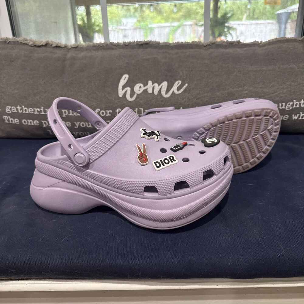 Crocs Stomp Clogs Womens 9 Lavender Purple Platform Slip On Shoe With Charms